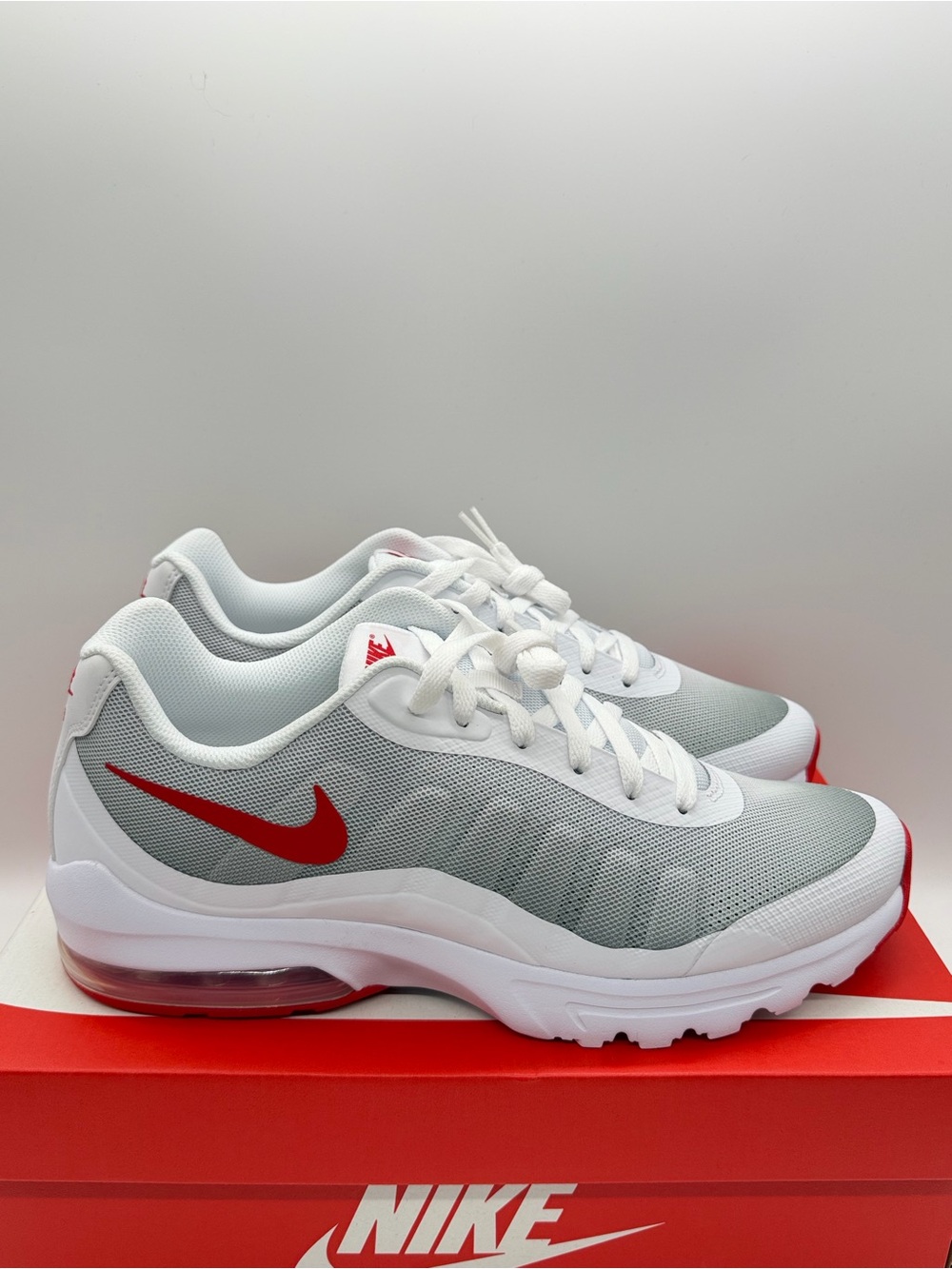 Nike Air Max Invigor White University Red 749680-104 Men’s Size 10.5